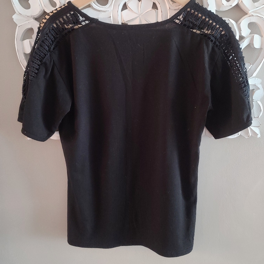 Sleeve detailed black T-shirt